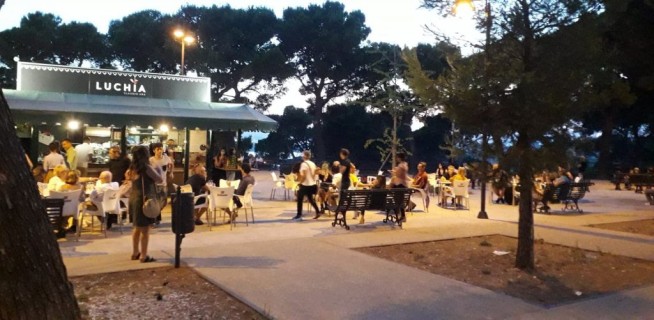Viale Buoncammino, a Cagliari un salotto estivo all’aperto